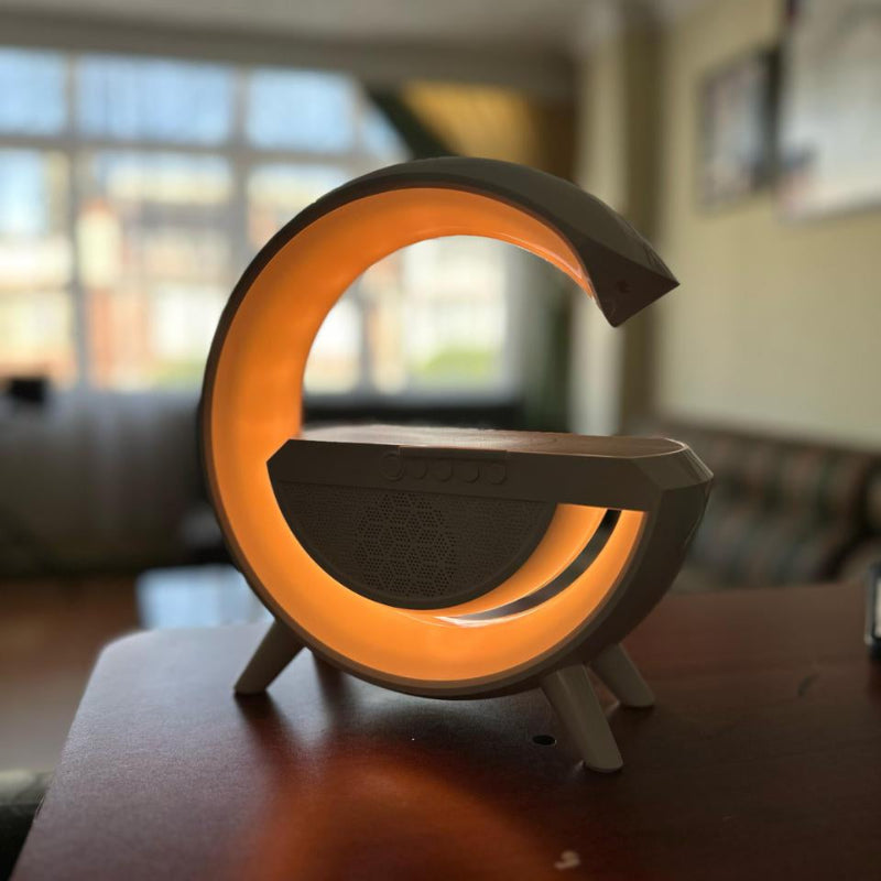 🎶✨ Parlante Lámpara G RGB – 4 en 1: Luz, Cargador, Radio FM y Bluetooth