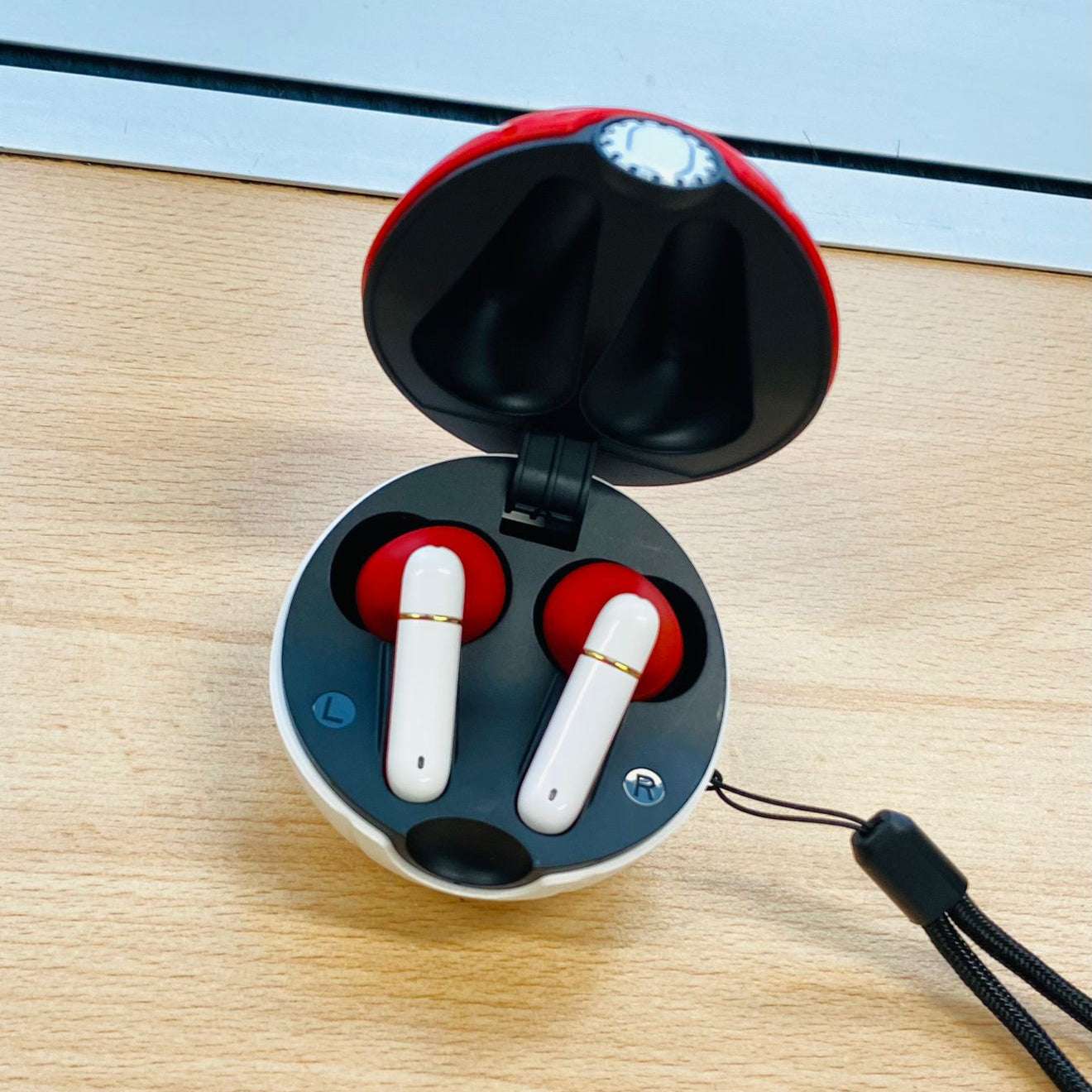 Audifonos pokebola F12 TWS